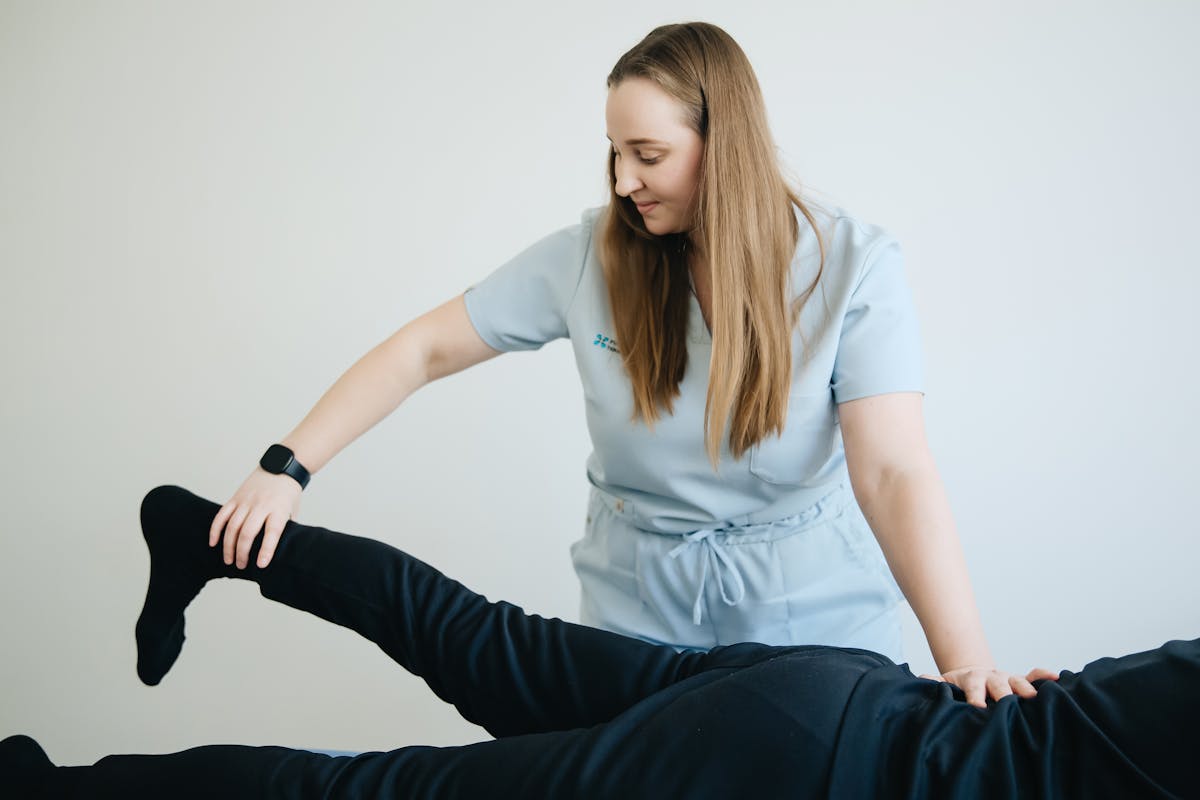 Andrea Vilotic bei der Behandlung — Physiotherapie Vilshofen